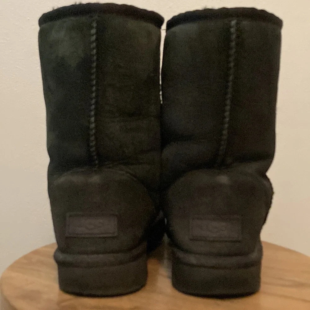 Ugg Classic Short II Black Size 7